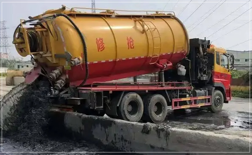新建区污水池清理